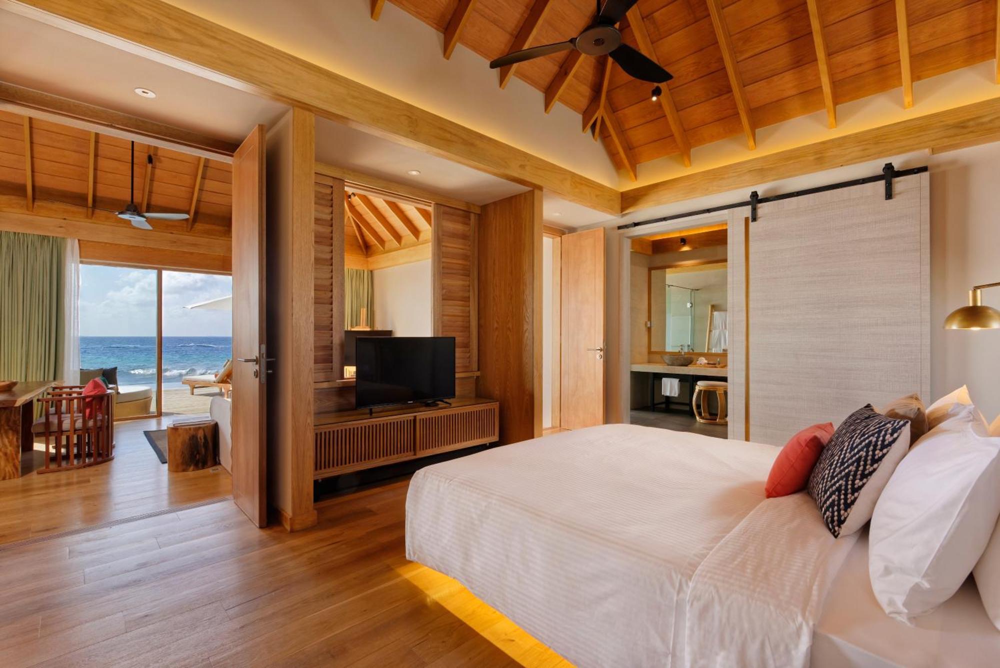 Emerald Faarufushi & Курортный комплекс 5*