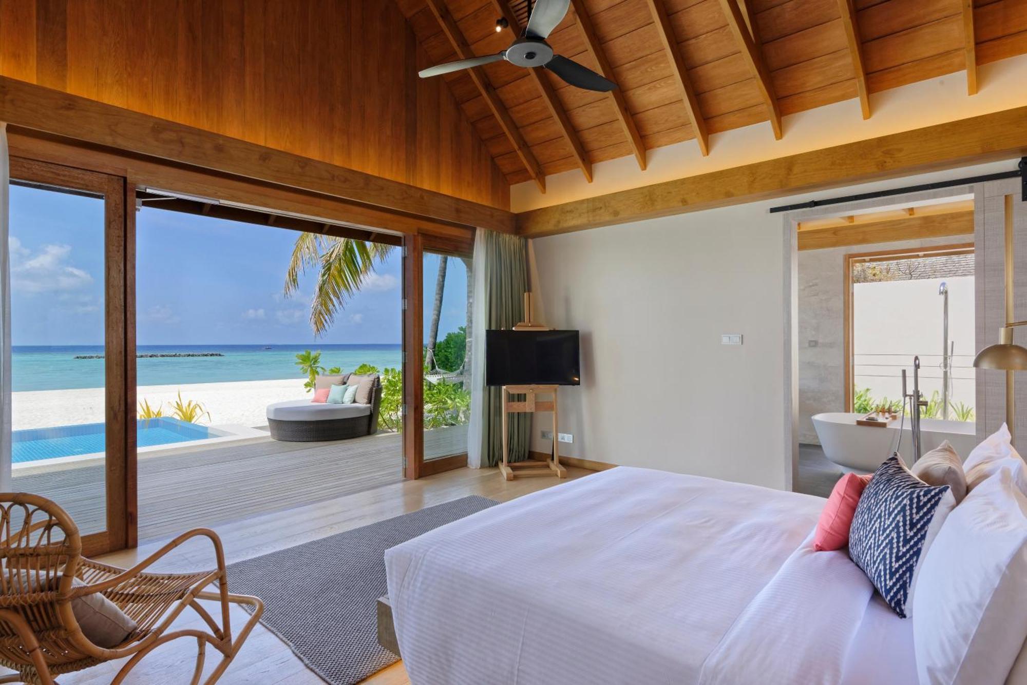 Emerald Faarufushi &