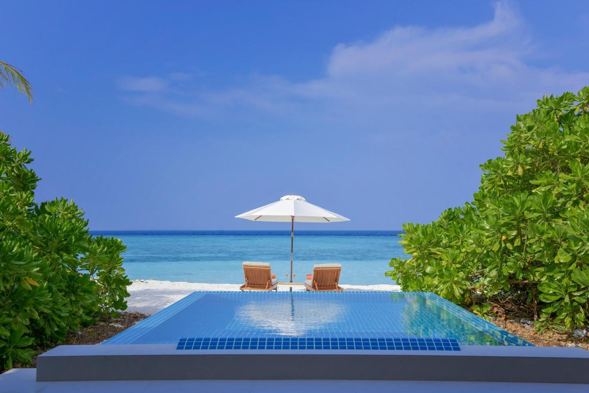 Emerald Faarufushi & Ugoofaaru
