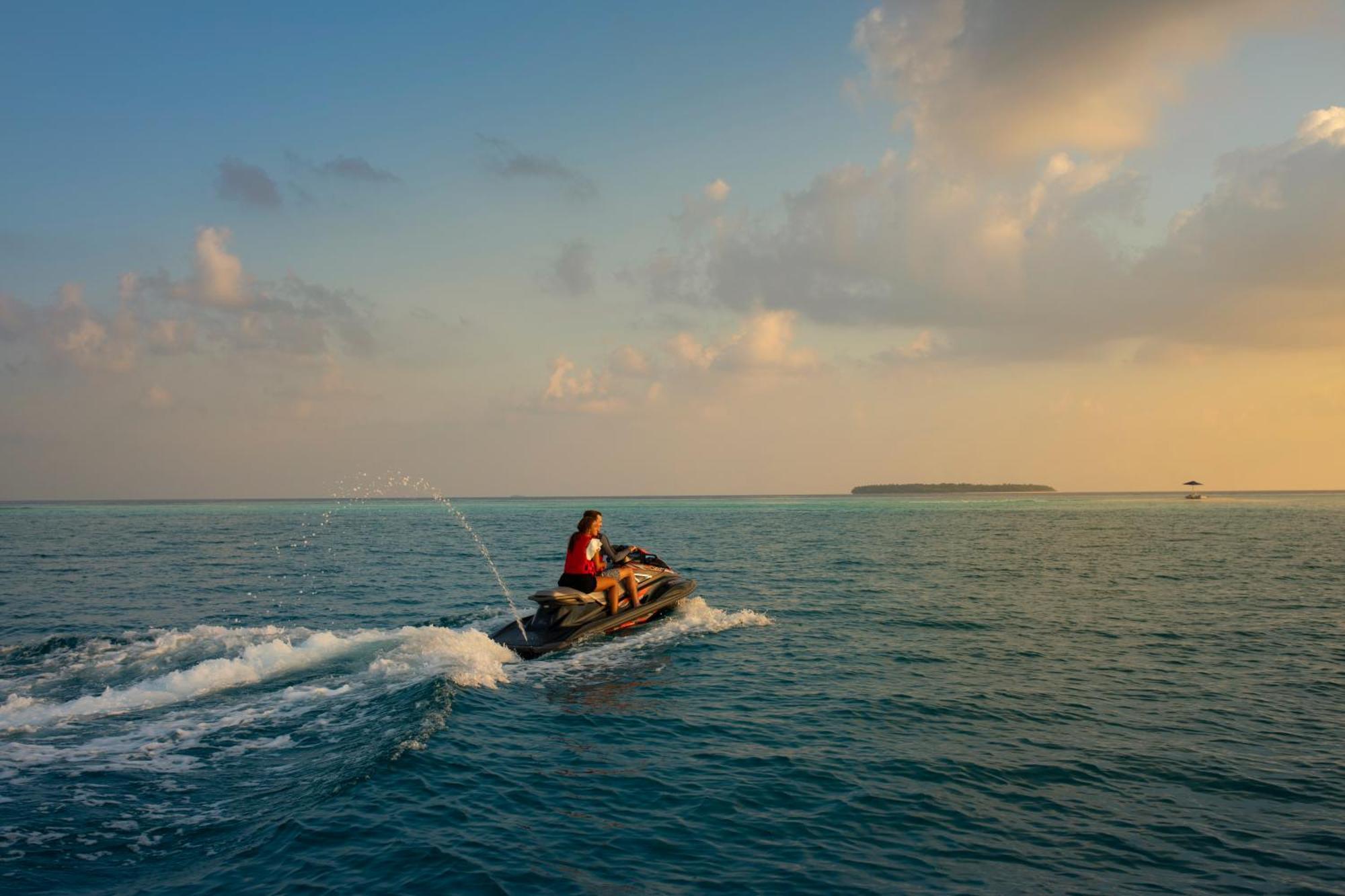 Emerald Faarufushi & सहारा