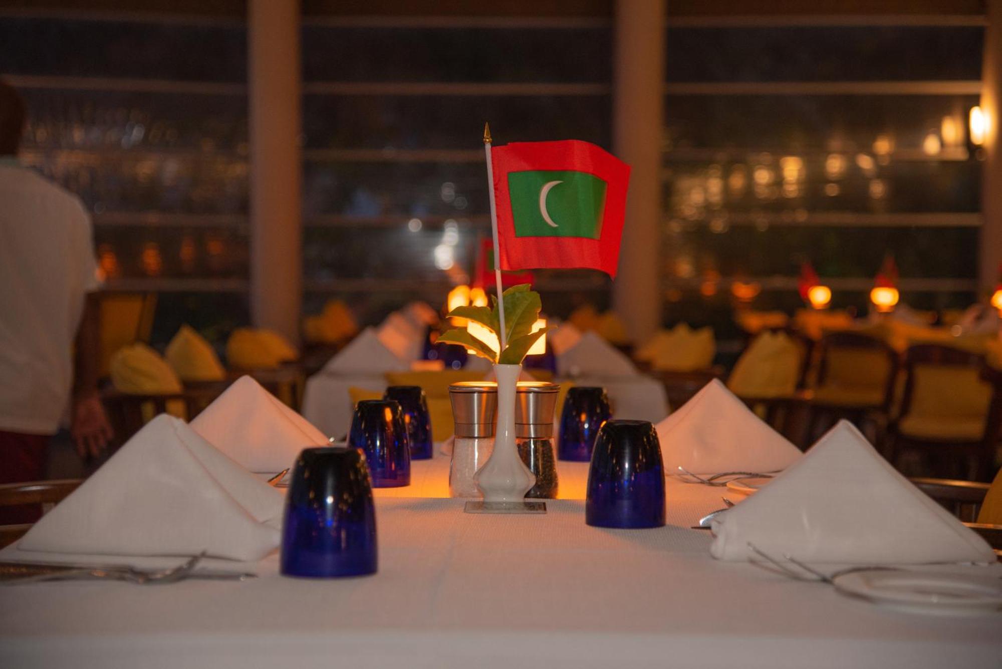 Emerald Faarufushi & सहारा Ugoofaaru